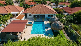 Gorgeous Mansion, Private Pool, Outdoor Kitchen!