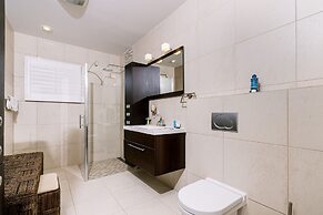 Gorgeous Mansion, Private Pool, Outdoor Kitchen!