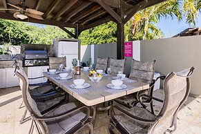 Gorgeous Mansion, Private Pool, Outdoor Kitchen!