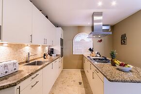 Gorgeous Mansion, Private Pool, Outdoor Kitchen!