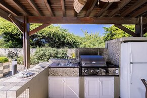 Gorgeous Mansion, Private Pool, Outdoor Kitchen!