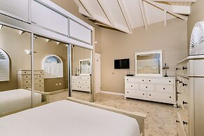 Gorgeous Mansion, Private Pool, Outdoor Kitchen!