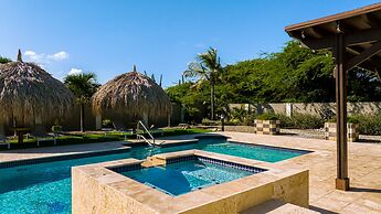 Gorgeous Mansion, Private Pool, Outdoor Kitchen!