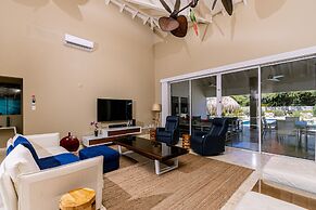 Gorgeous Mansion, Private Pool, Outdoor Kitchen!