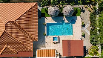 Gorgeous Mansion, Private Pool, Outdoor Kitchen!