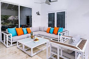 Gorgeous Mansion, Private Pool, Outdoor Kitchen!