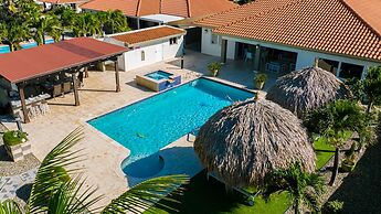 Gorgeous Mansion, Private Pool, Outdoor Kitchen!