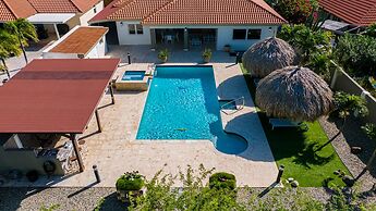 Gorgeous Mansion, Private Pool, Outdoor Kitchen!