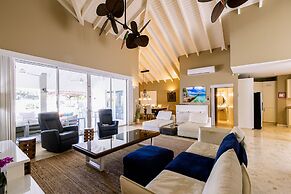 Gorgeous Mansion, Private Pool, Outdoor Kitchen!