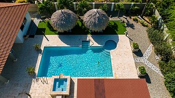 Gorgeous Mansion, Private Pool, Outdoor Kitchen!