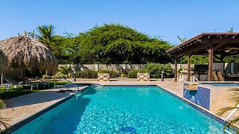 Gorgeous Mansion, Private Pool, Outdoor Kitchen!