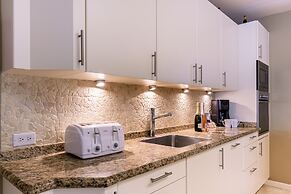 Gorgeous Mansion, Private Pool, Outdoor Kitchen!