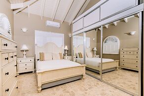 Gorgeous Mansion, Private Pool, Outdoor Kitchen!