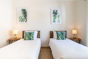 Luxury Pool Villa With View! Cabana, Bbq, 3min/beach, in Tierra del So