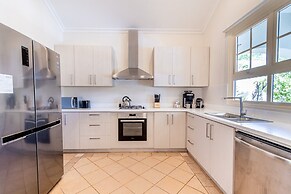 Luxury Pool Villa With View! Cabana, Bbq, 3min/beach, in Tierra del So