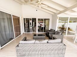 Modern Villa Private Pool 4min to Beaches!