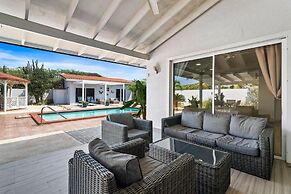 Modern Villa Private Pool 4min to Beaches!