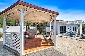 Modern Villa Private Pool 4min to Beaches!