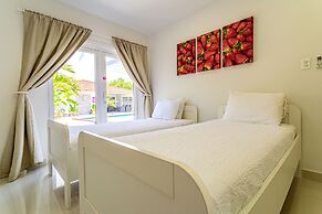 Modern Villa Private Pool 4min to Beaches!