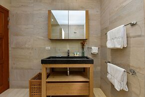 Secluded Villa With Pool3min to Beachfree Utilities