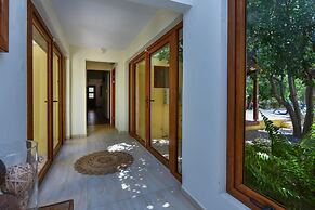 Secluded Villa With Pool3min to Beachfree Utilities