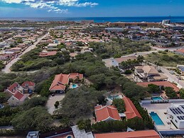 Secluded Villa With Pool3min to Beachfree Utilities