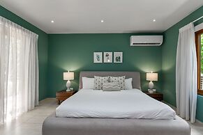 Secluded Villa With Pool3min to Beachfree Utilities