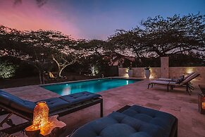 Secluded Villa With Pool3min to Beachfree Utilities