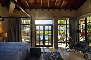 Stunning Villa With Infinity Pool & Outdoor Kitchen! Across From Marri