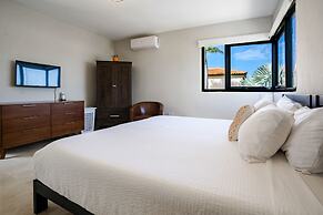 Stunning Villa With Infinity Pool & Outdoor Kitchen! Across From Marri