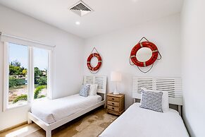 Upscale Ocean View Villa With Pool + Outdoor Kitchen