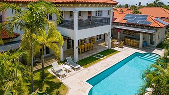 Upscale Ocean View Villa With Pool + Outdoor Kitchen