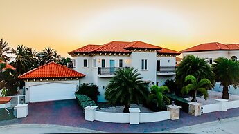 Upscale Ocean View Villa With Pool + Outdoor Kitchen