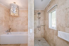 Upscale Ocean View Villa With Pool + Outdoor Kitchen