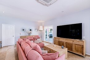 Upscale Ocean View Villa With Pool + Outdoor Kitchen