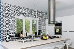 Upscale Ocean View Villa With Pool + Outdoor Kitchen