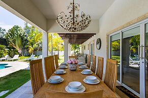 Upscale Ocean View Villa With Pool + Outdoor Kitchen