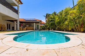 Upscale Ocean View Villa With Pool + Outdoor Kitchen