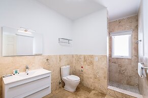 Upscale Ocean View Villa With Pool + Outdoor Kitchen