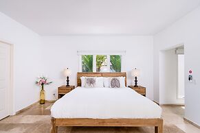 Upscale Ocean View Villa With Pool + Outdoor Kitchen