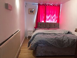 Economical 2BR Small Furnished Annex-high Wycombe