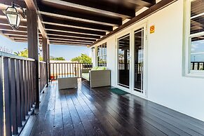 Large Villa With View! Private Pool Free Utilities!