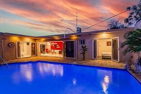 Large Villa With View! Private Pool Free Utilities!