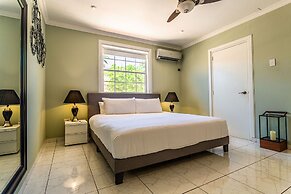 Large Villa With View! Private Pool Free Utilities!