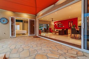 Large Villa With View! Private Pool Free Utilities!