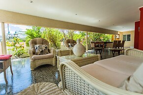 Large Villa With View! Private Pool Free Utilities!
