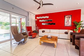 Large Villa With View! Private Pool Free Utilities!