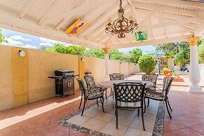 Large Villa With View! Private Pool Free Utilities!