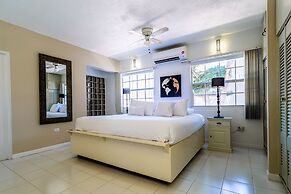 Large Villa With View! Private Pool Free Utilities!