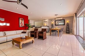 Large Villa With View! Private Pool Free Utilities!